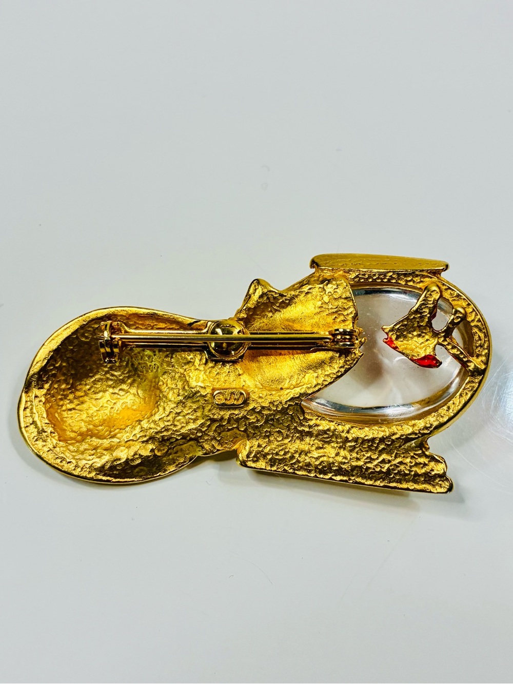 VTG Gold Cat Brooch with Red Fish Accent Lucite Chunky Fishbowl Feline Lovers - Picture 6 of 14